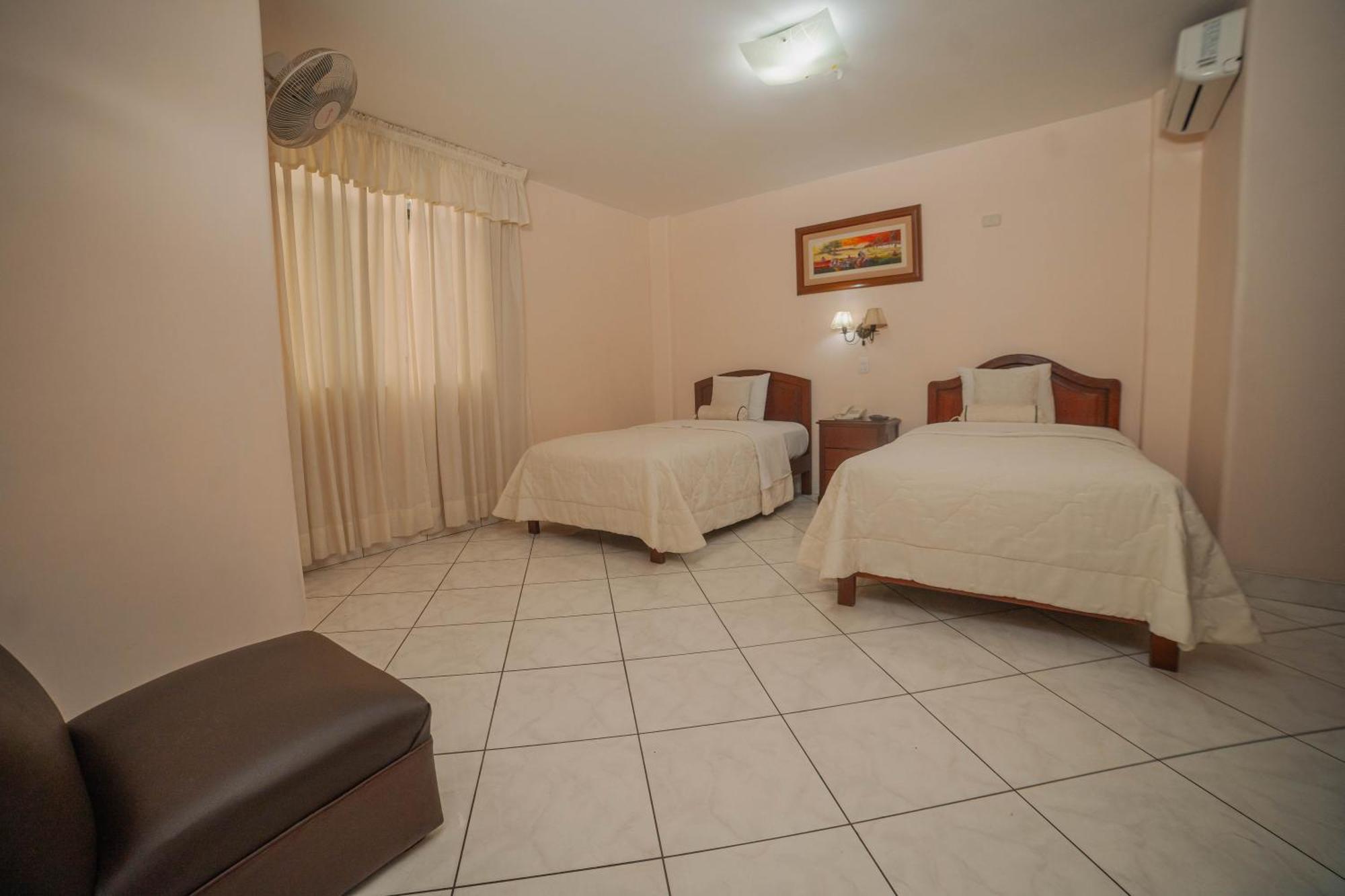 Hotel Torre Norte Трухільйо Екстер'єр фото